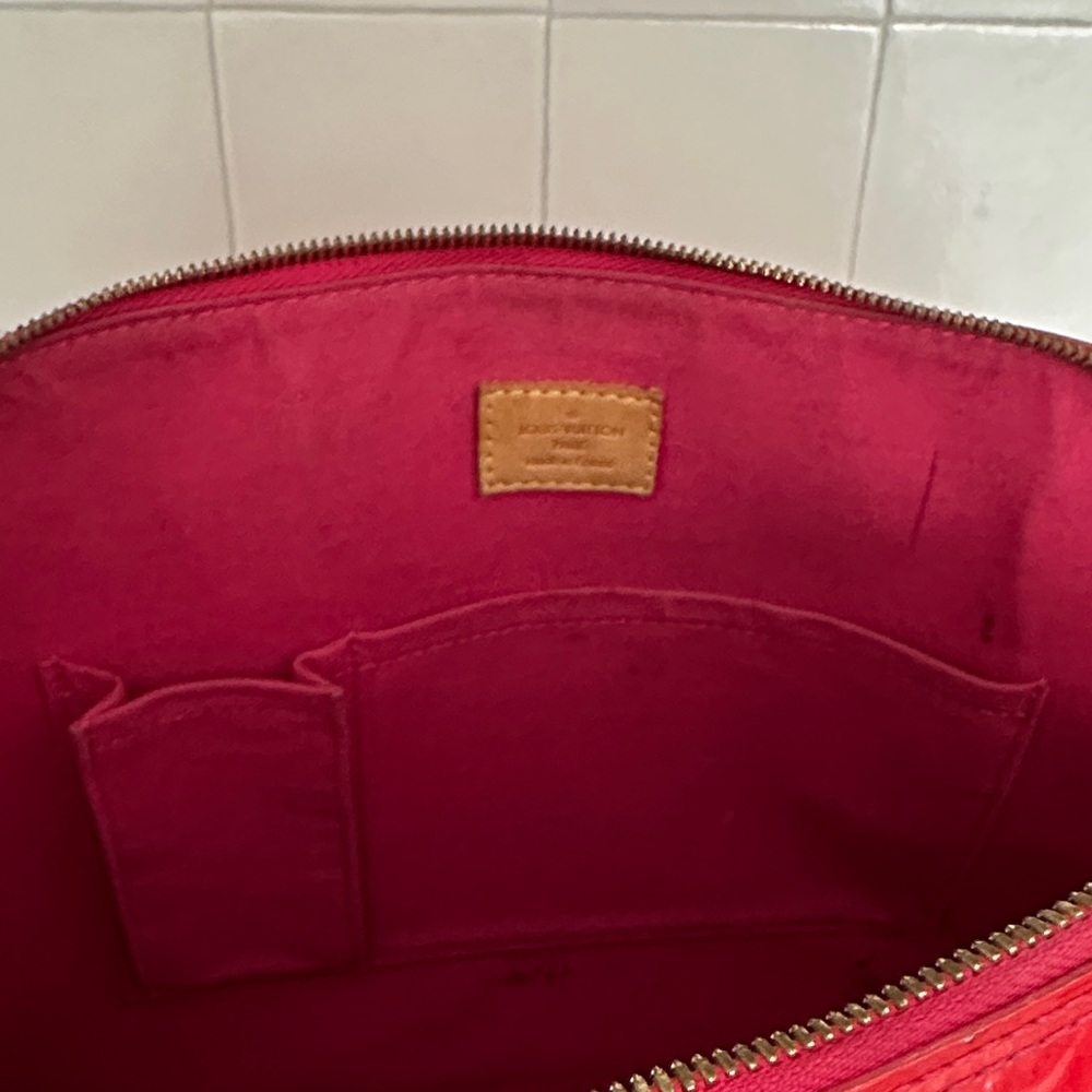 Louis Vuitton Red Vernis Alma Satchel  GM(Grand Modèle) 15.25 in/ 15.25 in /38cm - Picture 4 of 4